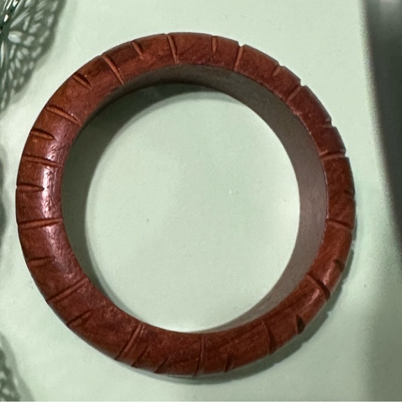 Wooden bangle bracelet - Picture 4 of 16